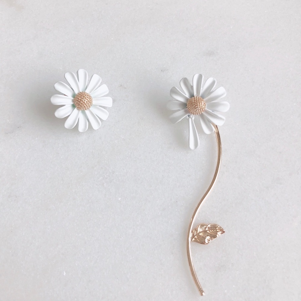 Daisy metal stud earrings